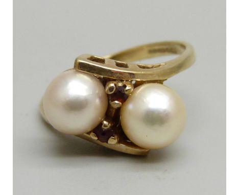 A 9ct gold, pearl set ring, 3.4g, L 