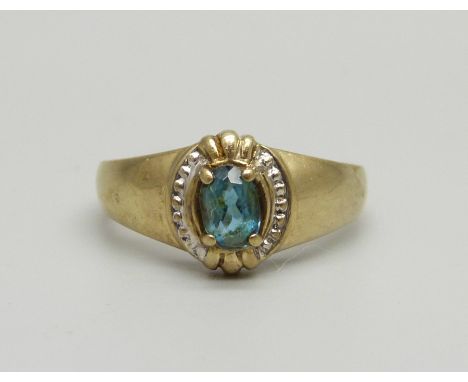 A 9ct gold, light blue stone ring, 2.8g 