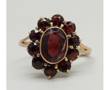 A 9ct gold and garnet ring, 1.9g, M 