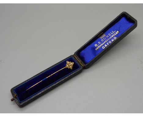 An 18ct gold stick pin set with pearls and diamonds, 1.2g 