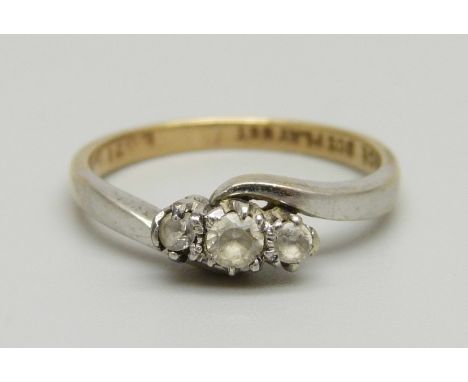 A 9ct gold and platinum three stone ring, 2.1g, N 