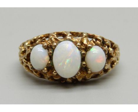 A 9ct gold and opal ring, 3.7g, N 