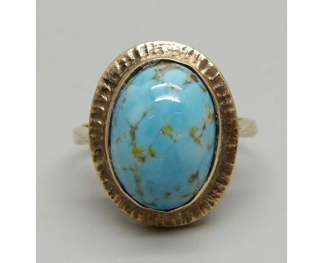 A 9ct gold and turquoise cabochon ring, 4.2g, P 