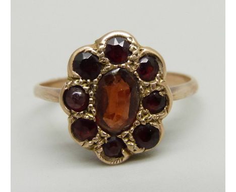 A 9ct gold and garnet ring, 1.9g, L 