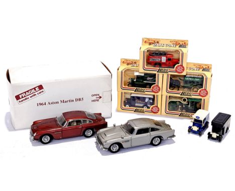 Danbury Mint, a boxed &amp; unboxed 1:24 scale Aston Martin pair, to include boxed 1964 Aston Martin DB5, unboxed James Bond 