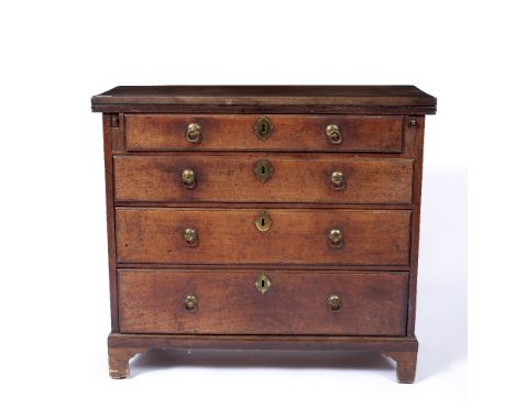 A GEORGE III MAHOGANY BACHELOR'S CHEST, with hinged fold over top above four long graduated drawers, with brass ring handles,