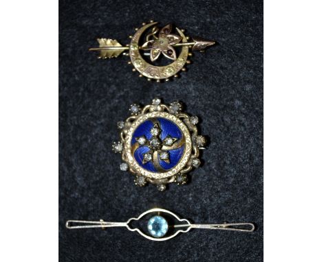 Brooches - a Victorian 9ct gold Sweet heart brooch, crescent moon, central leaf, pierced by a central Arrow, stamped 9ct,stee