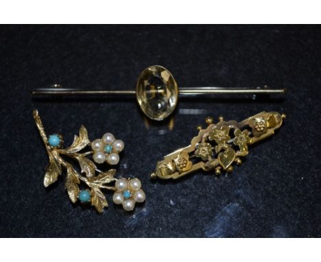 An aesthetic movement 9ct gold brooch, central pierced floral panel, Chester 1913, 2.1g;  a 9ct gold turquoise and seed pearl