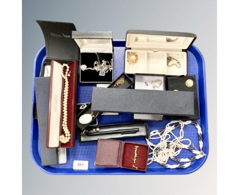 A quantity of costume jewellery, brooches, pearl necklaces etc