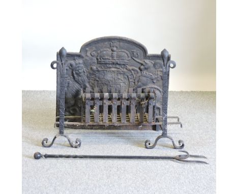 A fire back, 67cm, together with a pair of fire dogs, a grate and a poker