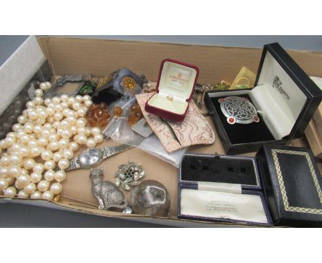 Les Dennis Collection - Two 14ct yellow gold tie pins set with pearl 6.4g and a collection of costume jewellery to include ti