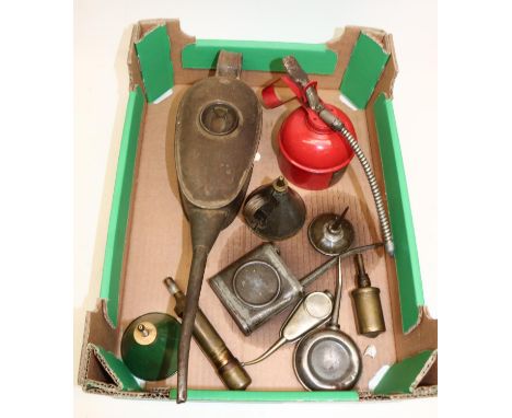 Singer sewing machine oil can, H12cm; other vintage oil cans; Tecalemit brass Cycle Gun and another brass grease gun