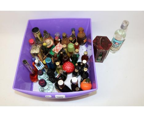 Collection of various miniature liquors incl marillen-liqueur apricot, ouzo, peperoni in liquore centenari, XO Brandy, old St