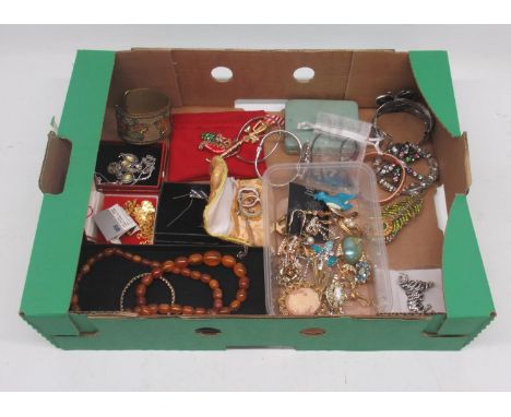 9ct Gold brooch with a ruby at its center, stamped 375, faux amber beaded necklace, and a collection of costume jewellery inc
