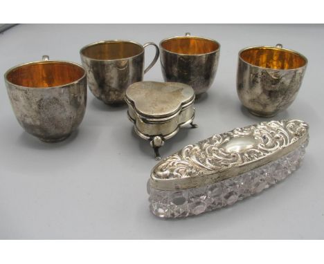 Les Dennis Collection - Four Art Deco silver cups with gilt interior and sweeping handle by Wilmot Manufacturing C, Birmingha