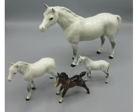 Collection of Beswick horses incl. Arab model no. 1771 in grey, and three foals, max. H19.5cm (4)
