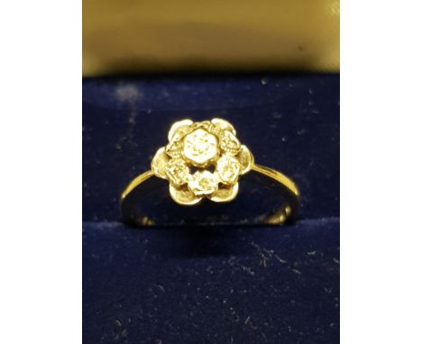 9CT WHITE GOLD DIAMOND CLUSTER RING SIZE M 2.4G