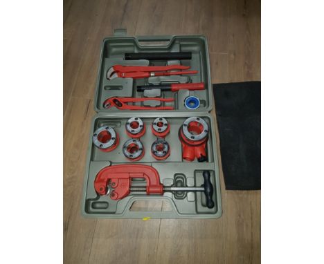 PIPE CUTTER AND THREADED