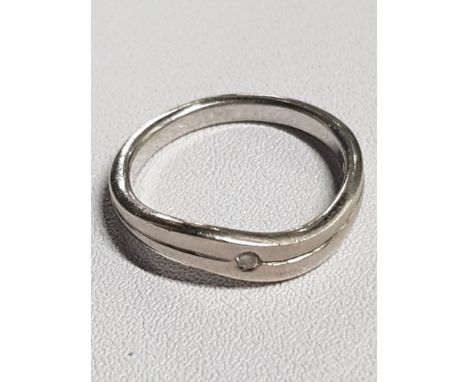 SILVER AND DIAMOND RING SIZE M 2.6G