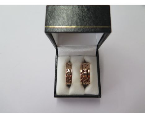 Two matching design hallmarked 9ct yellow gold rings, sizes R and T, total weight approx 10.3 grams 
