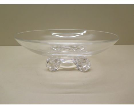 A John Dreves scroll low footed bowl Steuben glass in good condition, 7cm tall x 20.5cm diameter 