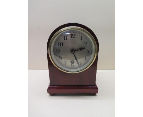 An 8 day mahogany mantle clock, 22cm tall, running 