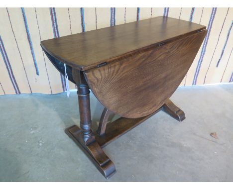 Pugin-style circa 1900 oak gate leg dining table - 107cm W x 132cm 