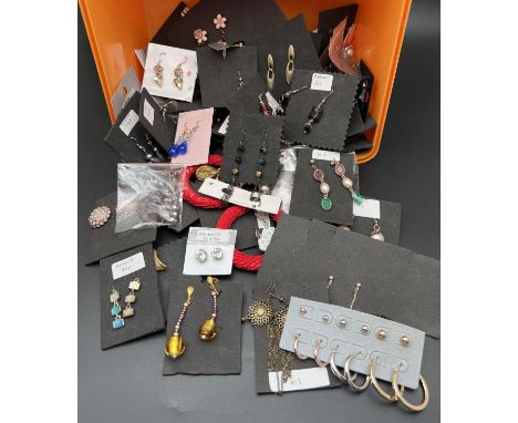 A tub of 80 plus pairs of vintage and modern costume jewellery earrings, to include drop &amp; stud earrings. In varying styl