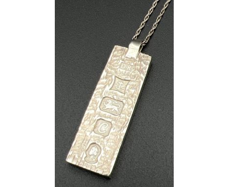 A vintage Queen Elizabeth II jubilee silver ingot pendant, with hammered effect finish, on a 22" silver rope chain. Total wei