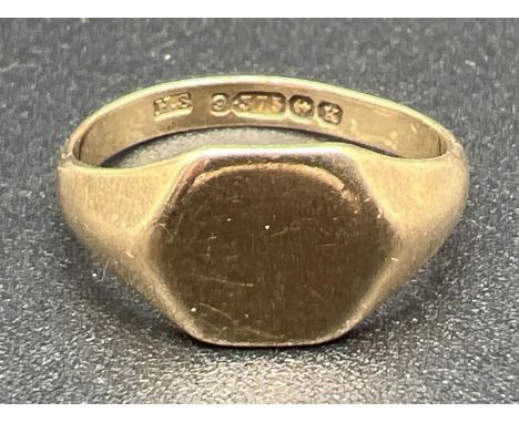 A vintage 9ct gold hexagon shaped signet ring with blank cartouche and slightly miss-shaped band. Fully hallmarked inside of 