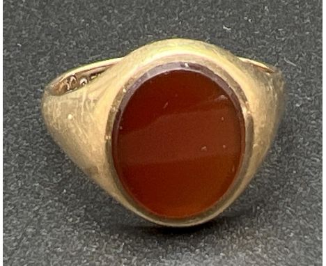 A vintage 9ct gold signet ring set with an oval of carnelian. Gold marks to inside of band. Total weight 3.6g. Ring size O. 