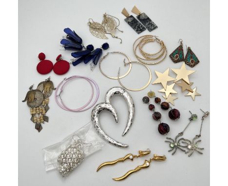 15 pairs of vintage and modern statement earrings for pierced ears. To include large hoops, plastic fuchsia drops, stone set 