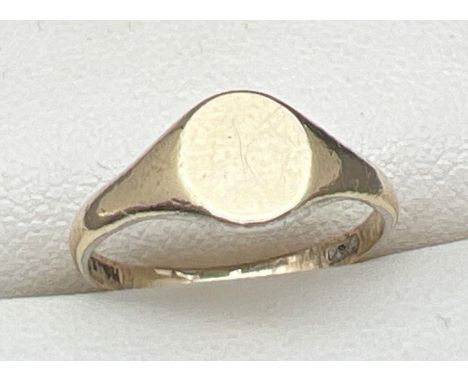 A vintage rolled gold and silver small oval signet ring. Marks to inside of band. Ring size IÂ½. Total weight approx. 1.2g. 