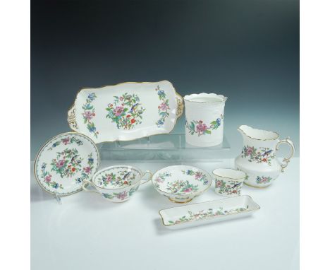 This Aynsley bone china tea and tableware set features the "Pembroke" pattern, a reproduction of an 18th-century Aynsley desi