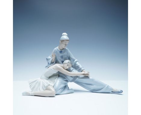Elegant Lladro porcelain figurine titled Closing Scene, model number 01004935, designed by Vincente Martinez. This beautifull
