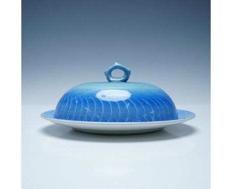 A beautifully crafted Shelley butter dish featuring a domed lid with an elegant loop handle and a coordinating base. The dish