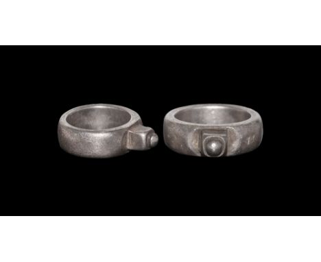 15th century AD.A substantial silver flat-section hoop with square-section pillar to the bezel, knop finial; the shoulders ma