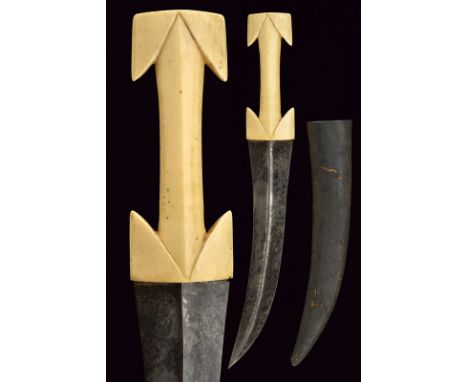 A big jambiya dating: late 19th Century provenance: Turkey Curved, double-edged blade, with raisers at the center (some pitti