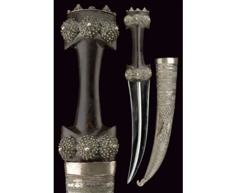 A big jambiya with damascus blade dating: 19th Century provenance: Turkey Curved, damask, double-edged blade with raisers at 