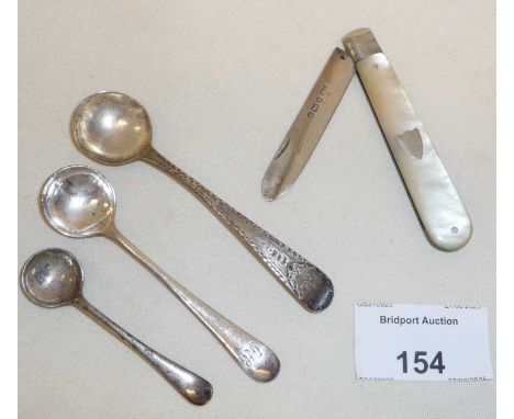 Three silver salt spoons and a silver bladed fruit knife 