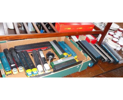 Collection of Hornby 00 Guage diesel and electric locomotives and carriages