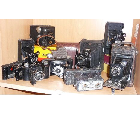 Assorted vintage cameras including Coronet "3-D", Kershaw King Penguin 820 with box, Bell &amp; Howell "Filmo Companion Doubl