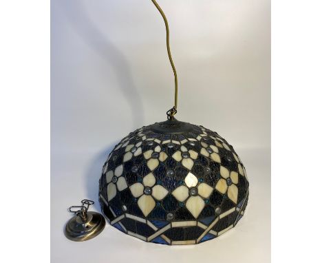 A Tiffany inspired ceiling light with fittings [39cm] 