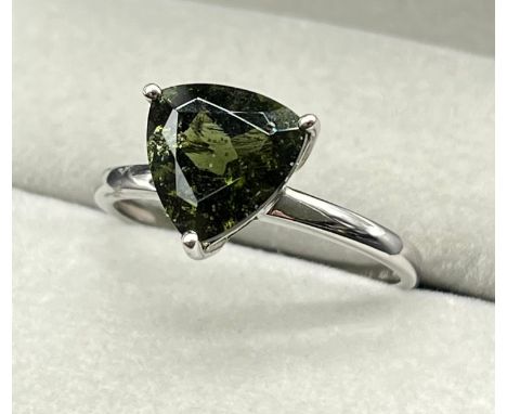 10ct white gold ring fitted with a green Moldavite gem stone. [Ring size P] [2.04grams] 