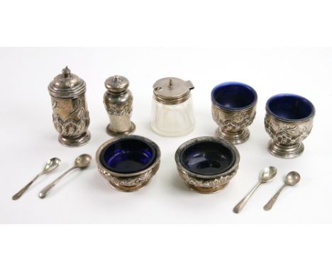 A pair of American circular silver salt cellar and pepperette, detailed sterling, in mid 18th century style, English Import m