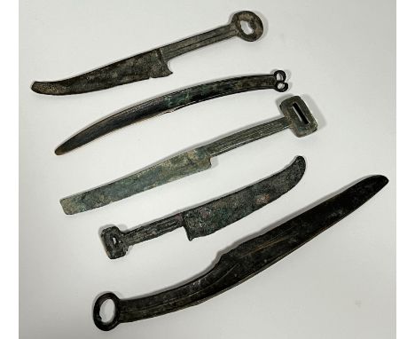 Five Chinese archaic bronze hunting knives/daggers, Warring States/Eastern Zhou Period, of various forms/sizes, Ordos Culture