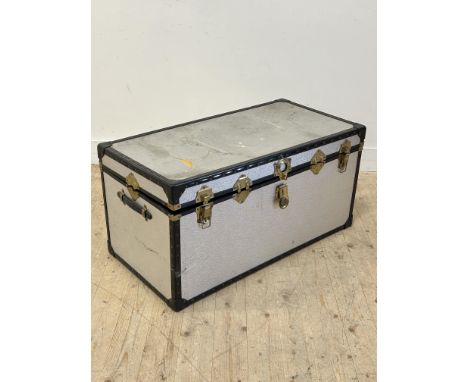 An aluminium bound travelling trunk metal mounts (h.51cm x l.100cm x w.51cm)