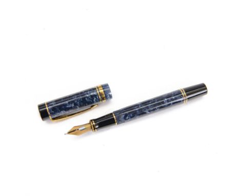 Parker Duofold fountain pen in blue marble, with 18ct gold nib, in case 