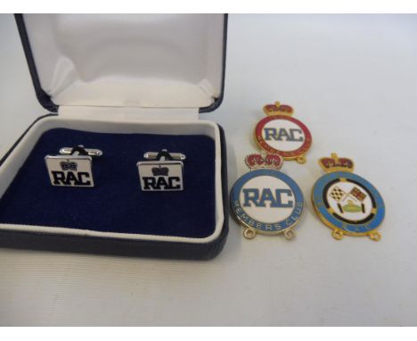 Two RAC Members Club enamel badges, an associated date bar for 1971, an RAC British Grand Prix enamel badge plus a cased pair