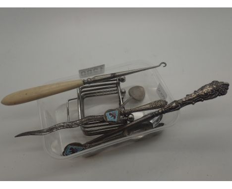Box of mixed silver button hooks and a chrome expanding toast rack
